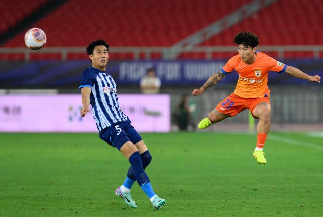 【中超】谢文能克雷桑传射建功 泰山客场2比1胜三镇