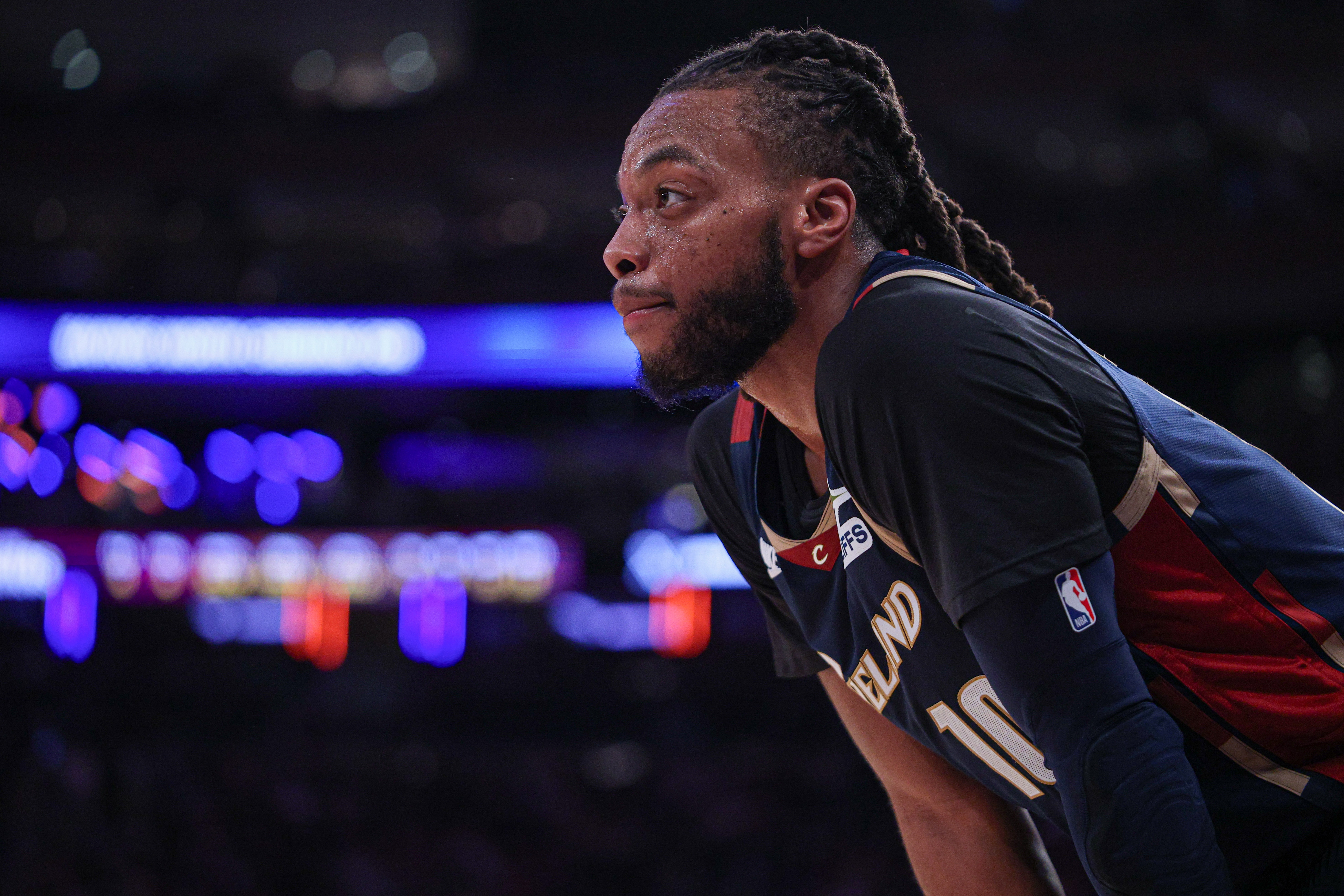 开云APP-骑士季后赛前景:哈登带来韧性与强硬 绿军成争冠路上最大拦路虎