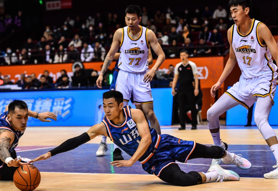 开云-CBA第一阶段排名！上海广厦争第一，山东杀进前4，辽篮下滑太严重