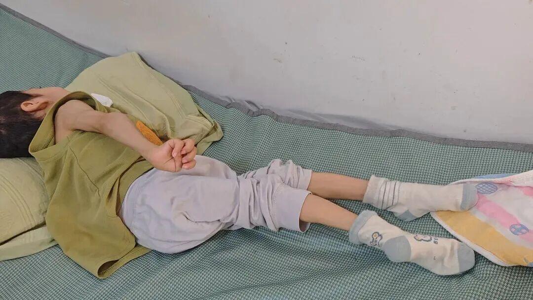 开云体育下载-从“满分新生儿”到7年脑瘫治疗，CT爆真相：孩子出生被摔过头！